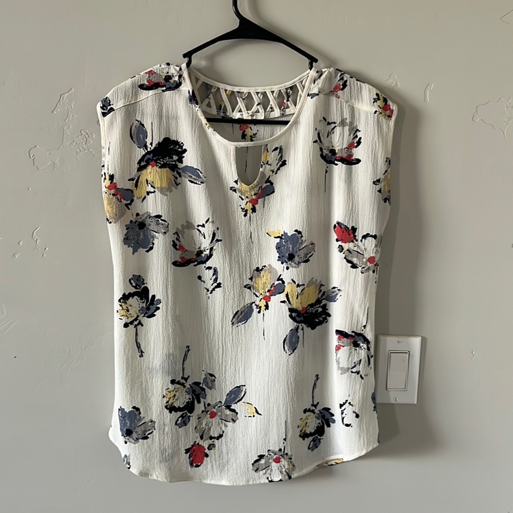 Sleeveless blouse